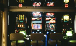Memutar Gulungan: Mitos Kasino Slot vs. Fakta